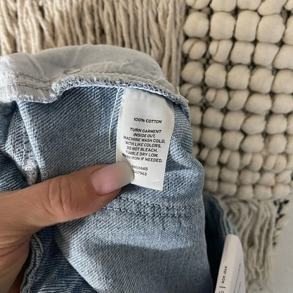BP. Light Wash Mom Jeans size 25